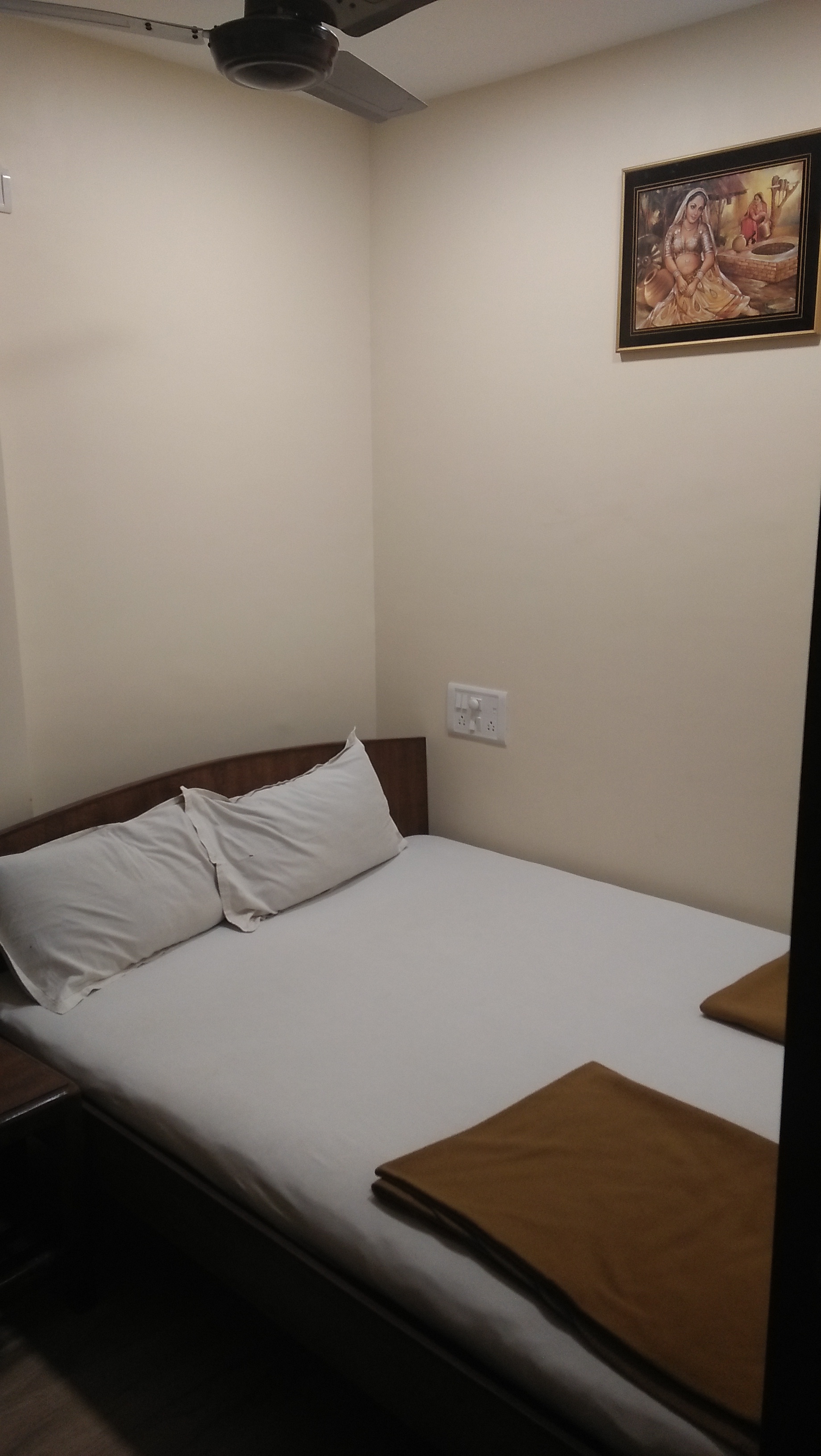 Shivar Guest House-Standard (With AC) 